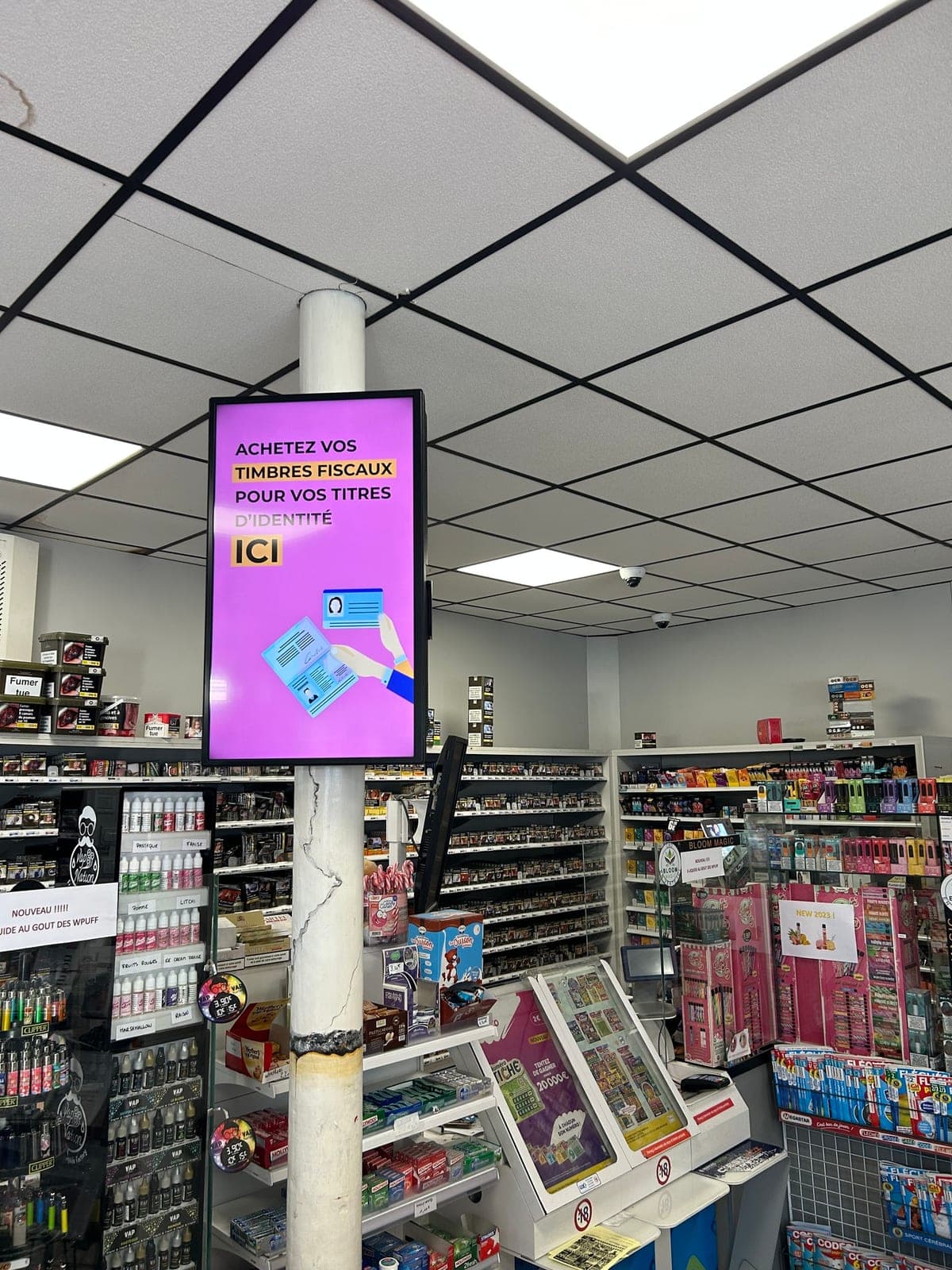 Affichage dynamique en intérieur d’un bureau de tabac
