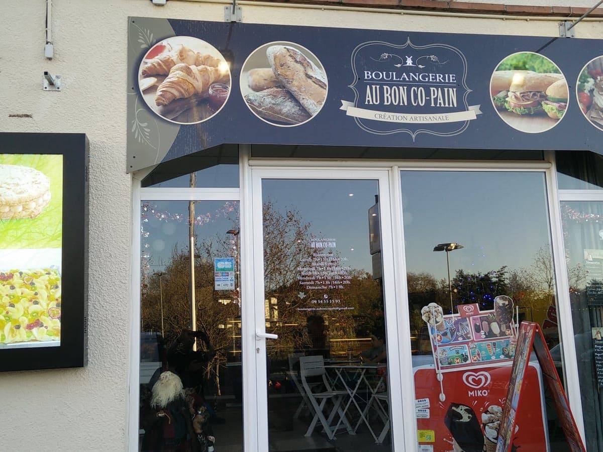 Écran et menu dynamique humelab media chez un commerçant de bouche