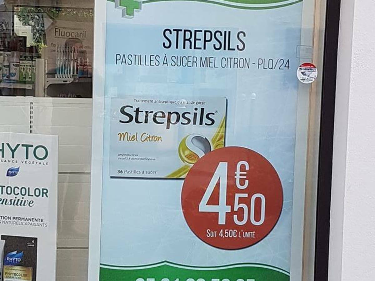 Écran d’affichage dynamique humelab media installé en pharmacie